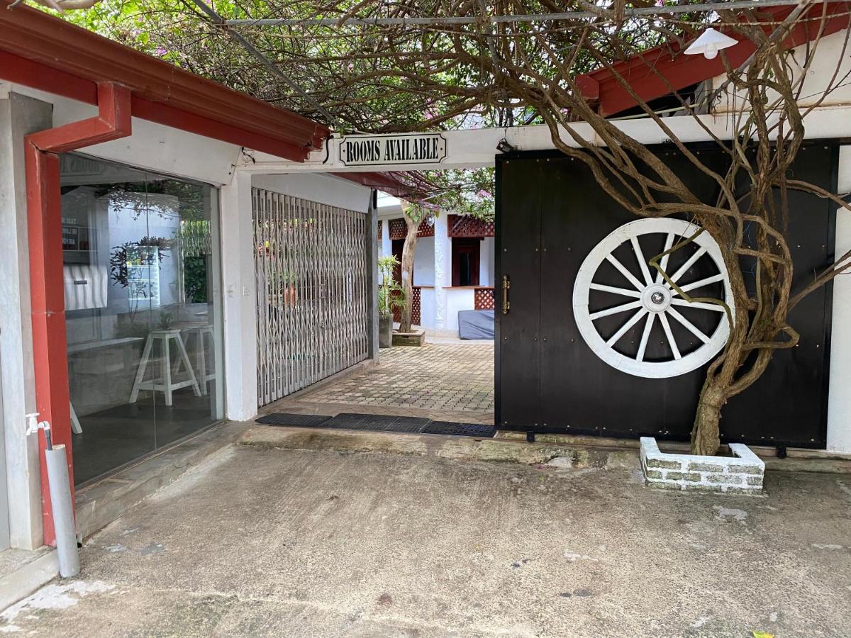 Una Beach Hotel & Olu Cafe Unawatuna Exterior photo