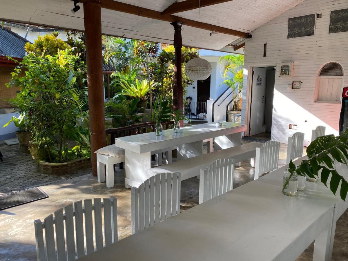 Una Beach Hotel & Olu Cafe Unawatuna Exterior photo