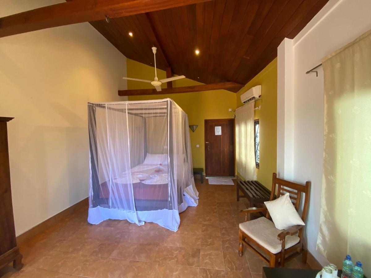 Una Beach Hotel & Olu Cafe Unawatuna Exterior photo
