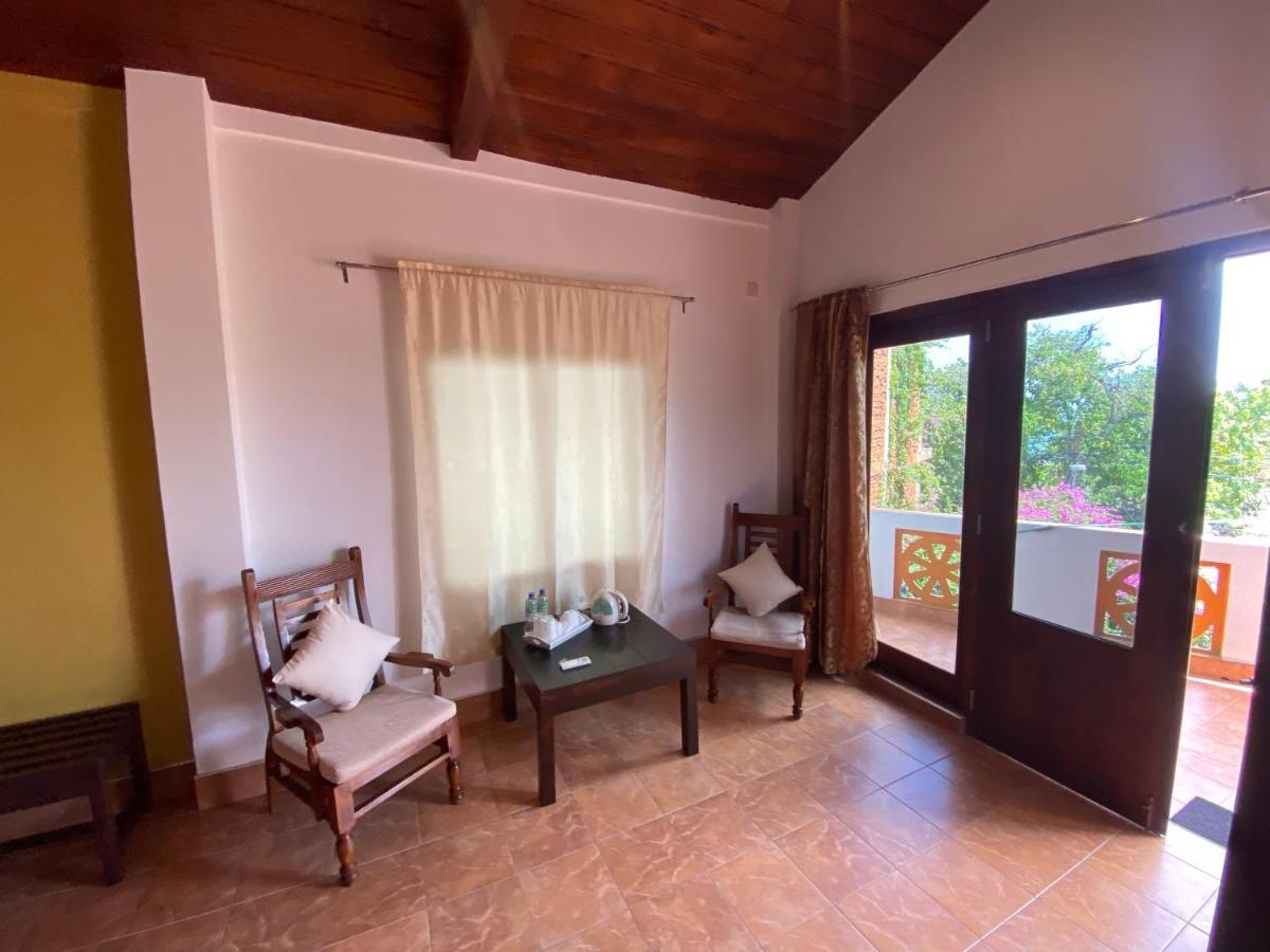 Una Beach Hotel & Olu Cafe Unawatuna Exterior photo