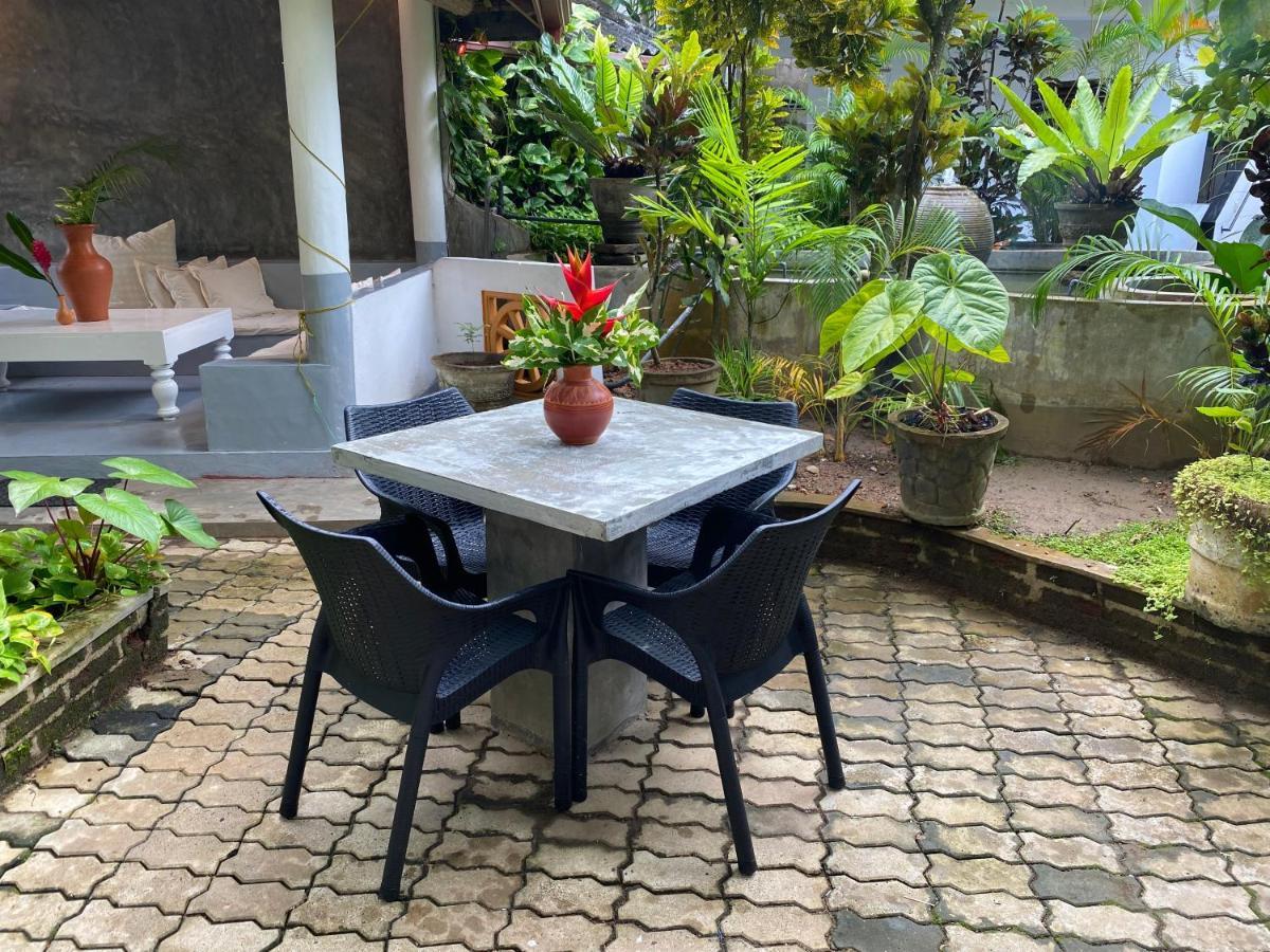 Una Beach Hotel & Olu Cafe Unawatuna Exterior photo