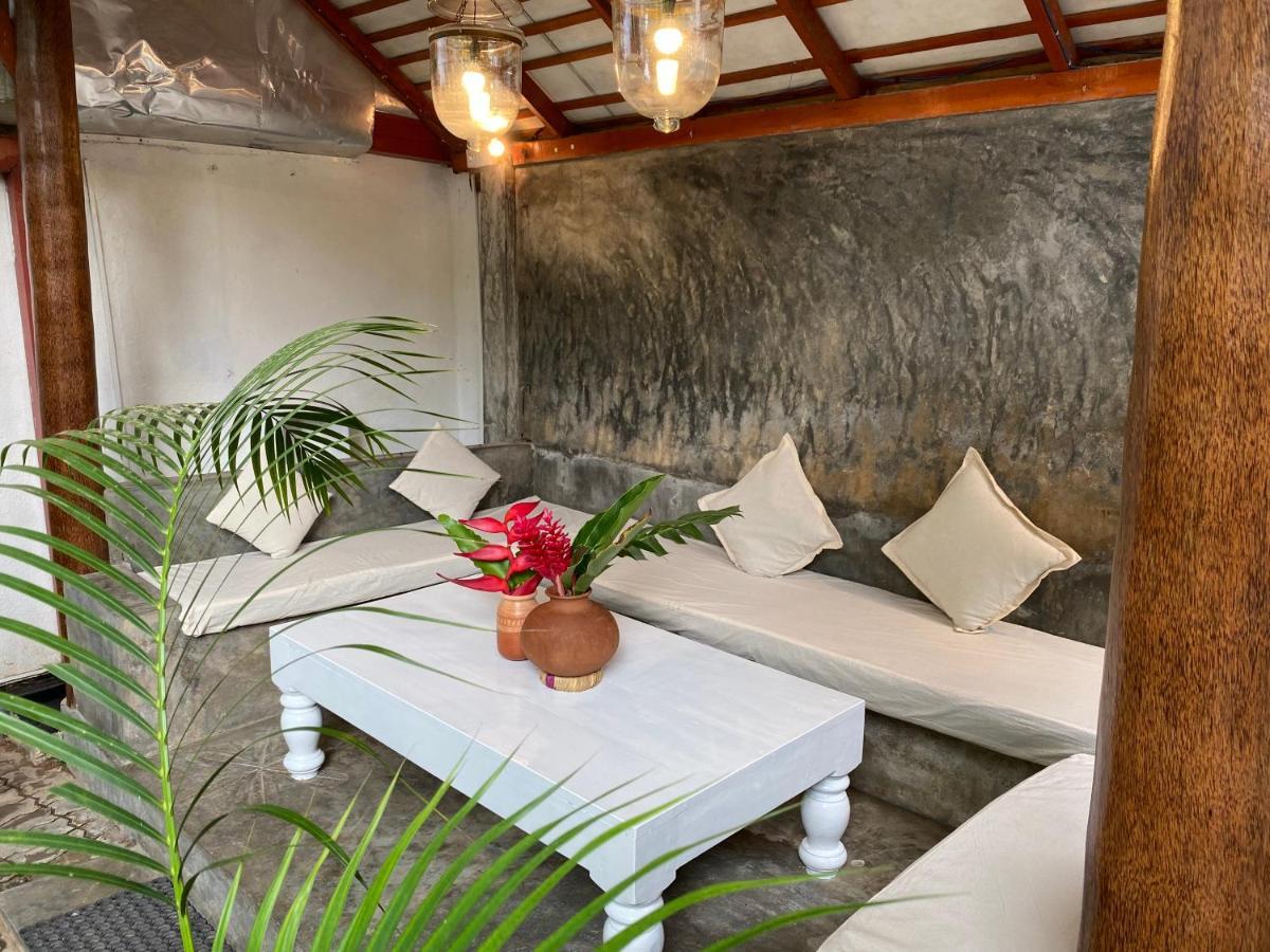 Una Beach Hotel & Olu Cafe Unawatuna Exterior photo