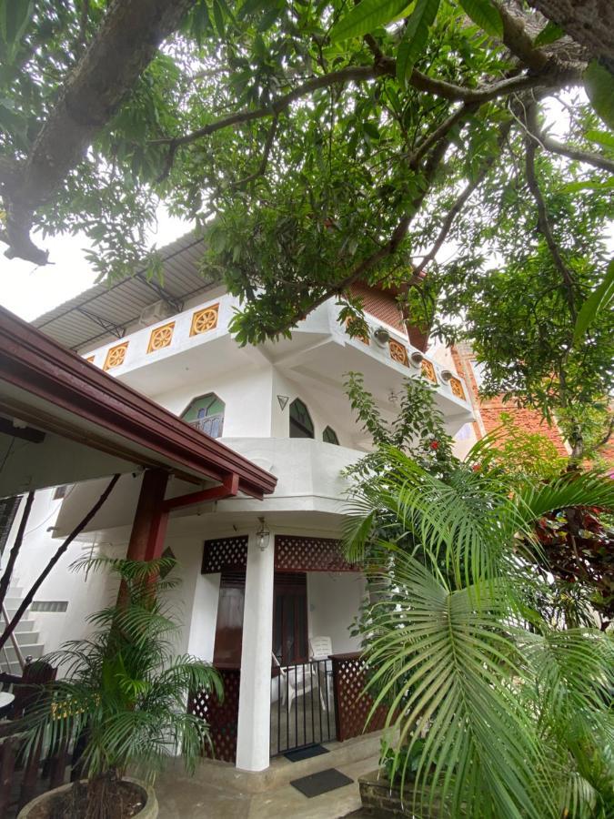 Una Beach Hotel & Olu Cafe Unawatuna Exterior photo
