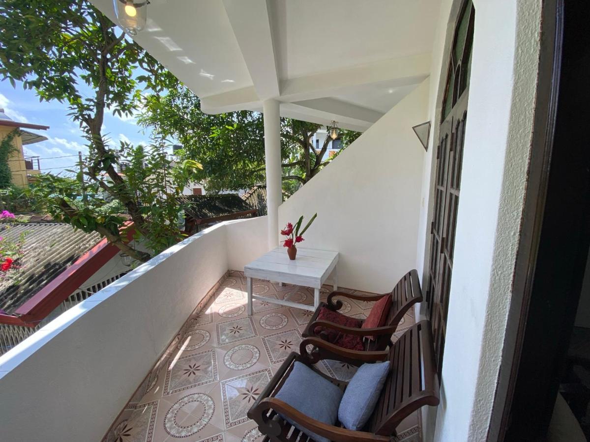 Una Beach Hotel & Olu Cafe Unawatuna Exterior photo