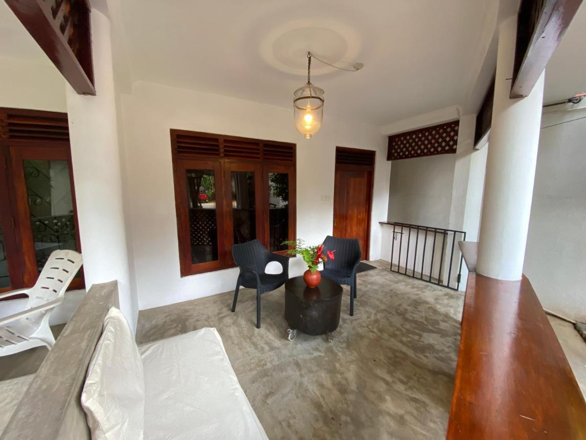 Una Beach Hotel & Olu Cafe Unawatuna Exterior photo
