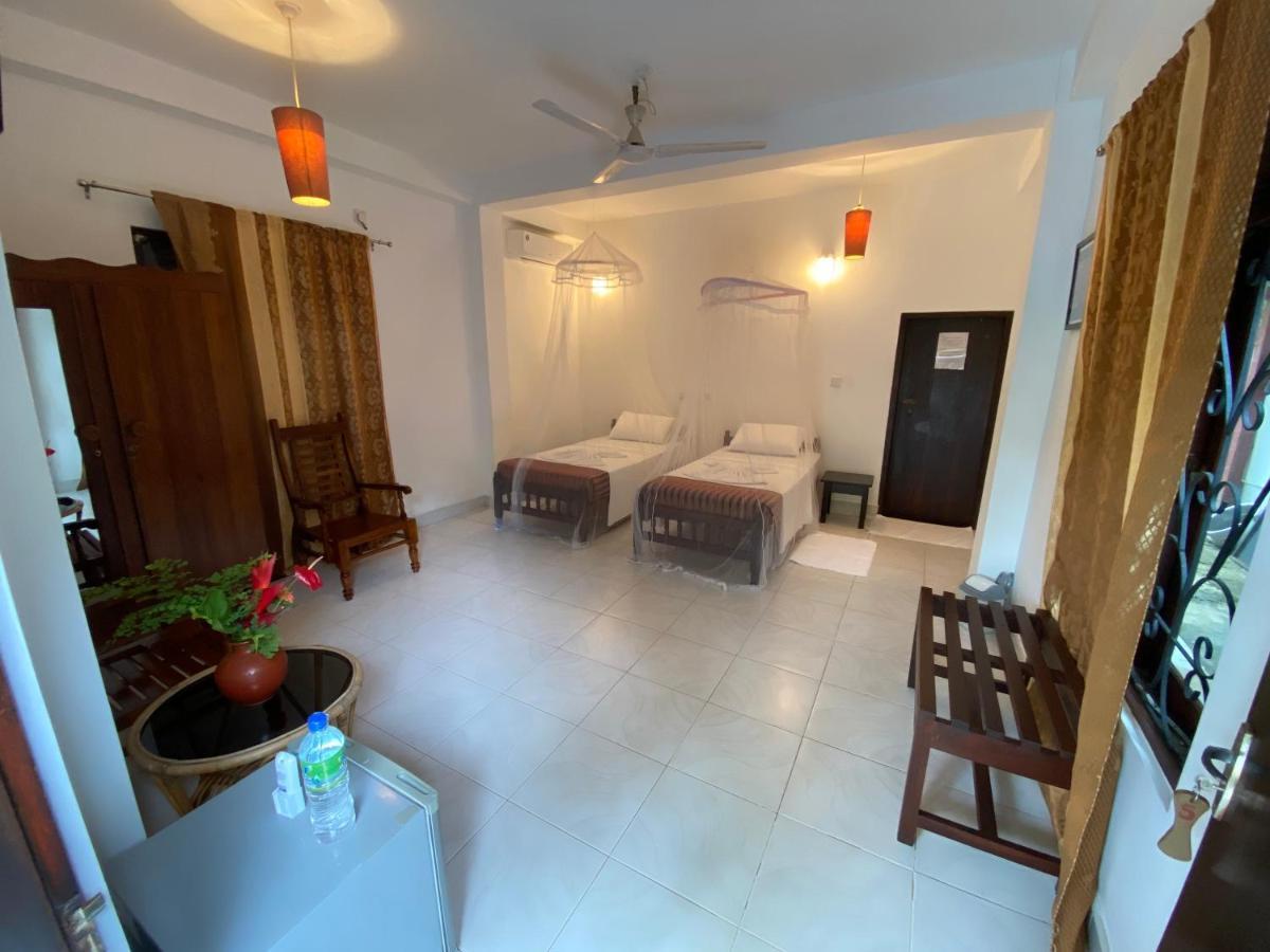 Una Beach Hotel & Olu Cafe Unawatuna Exterior photo