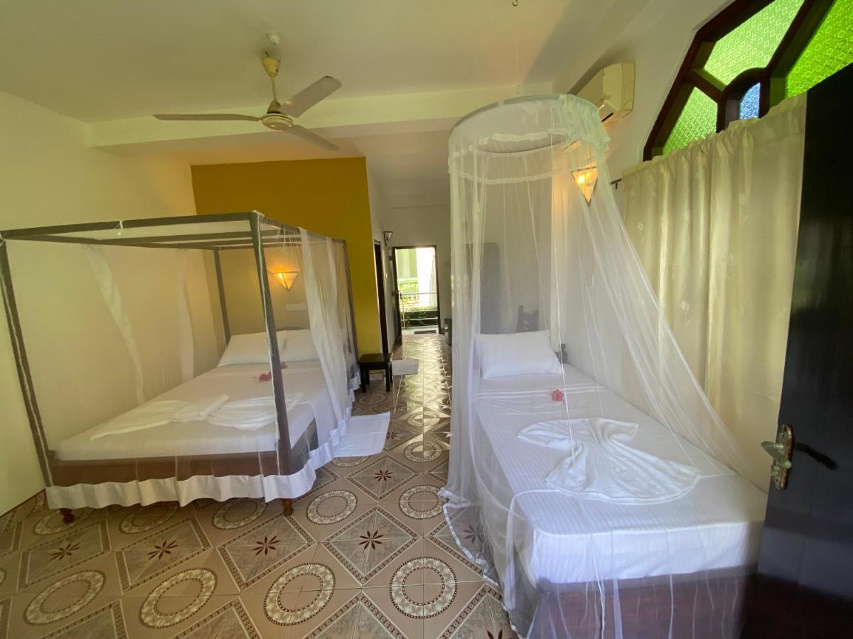 Una Beach Hotel & Olu Cafe Unawatuna Exterior photo