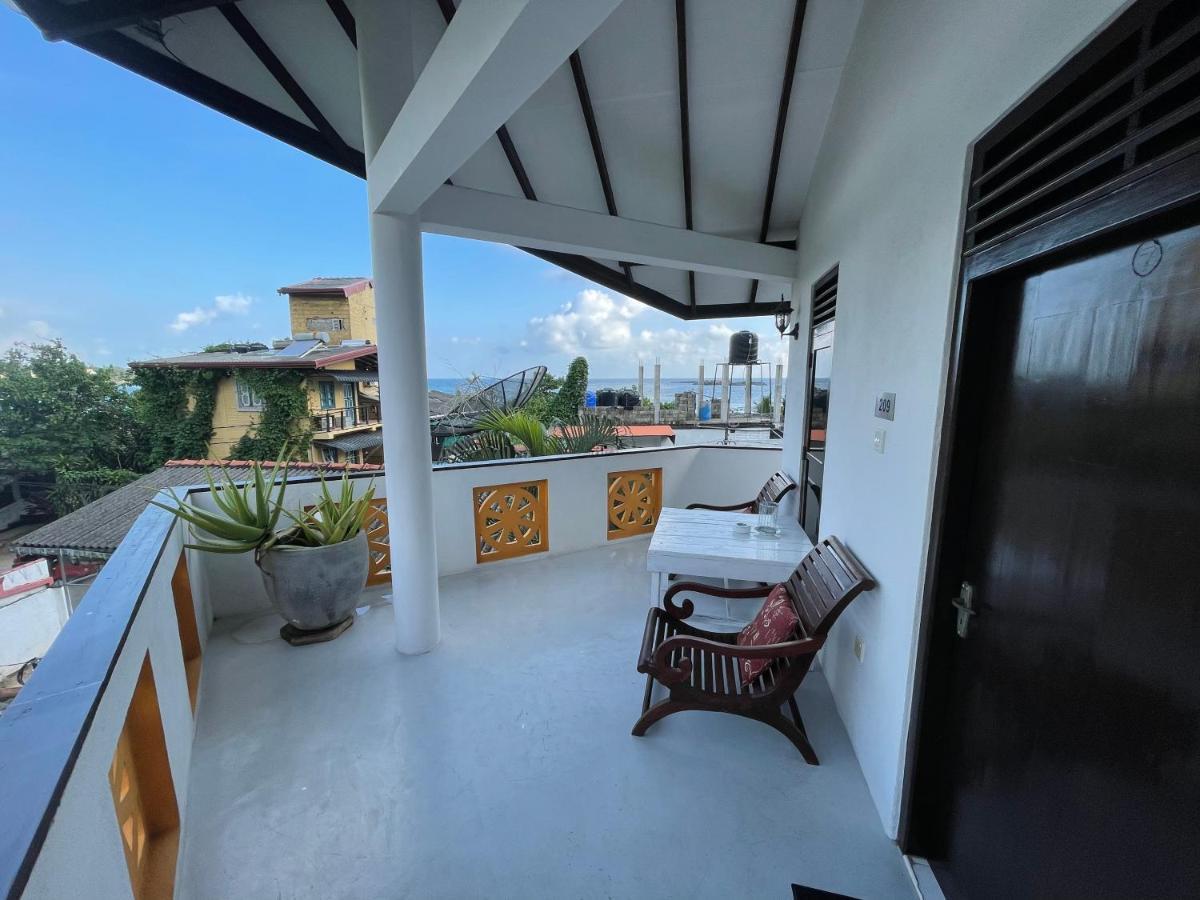 Una Beach Hotel & Olu Cafe Unawatuna Exterior photo