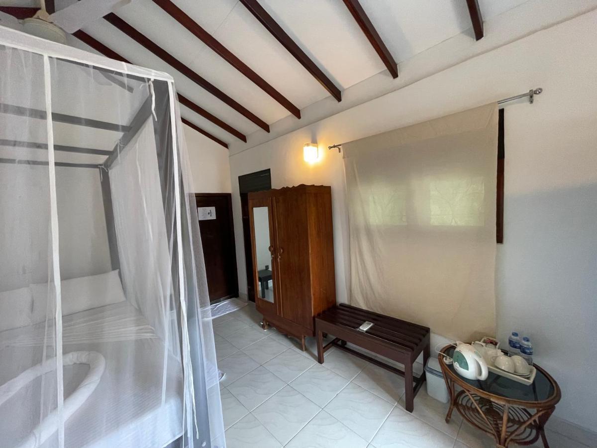 Una Beach Hotel & Olu Cafe Unawatuna Exterior photo